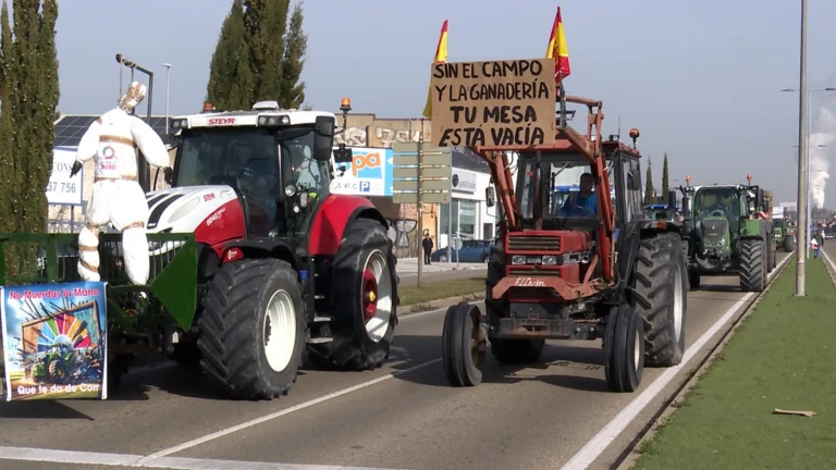 L&rsquo;Espagne regorge de tracteurs : la révolte agraire qui réclame un traitement équitable