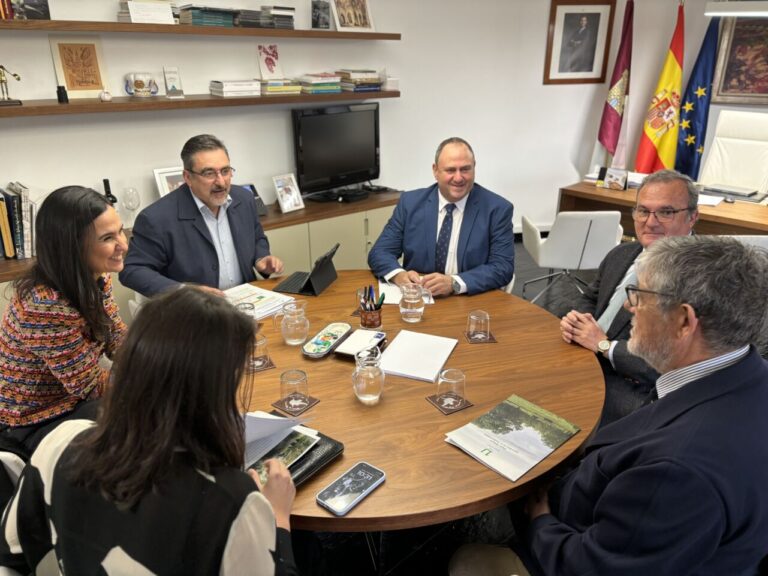 L&rsquo;Union Royale des Éleveurs de Taureaux de Combat rencontre le Ministre de l&rsquo;Agriculture, de l&rsquo;Élevage et du Développement Rural de la Commission Communautaire de Castille-La Manche