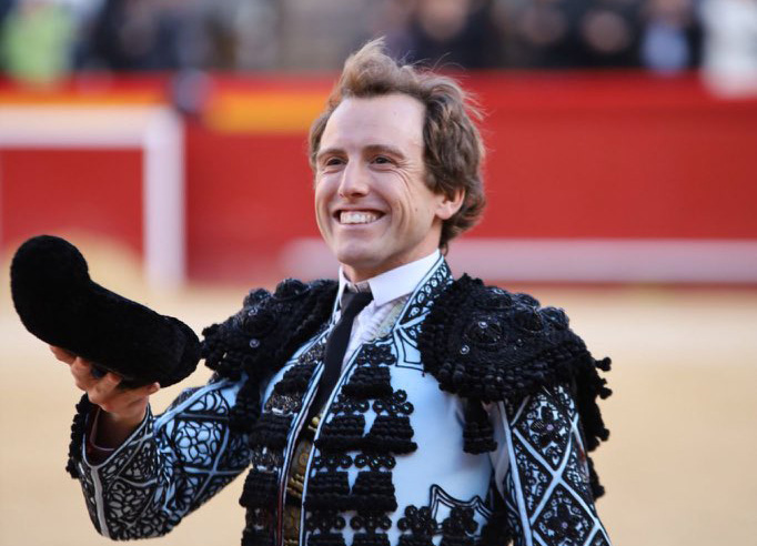 Román : « J'ai été abasourdi par le saut périlleux et j'ai pleuré d'émotion et d'impuissance.  Finalement, la tauromachie, c'est ça, la passion, le sentiment…'