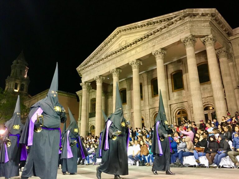 La procession des toreros fait son chemin à San Luis Potosí