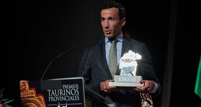 David de Miranda reçoit le prix de la Junta de Andalucía comme « Réalisateur de la saison 2023 à Huelva »