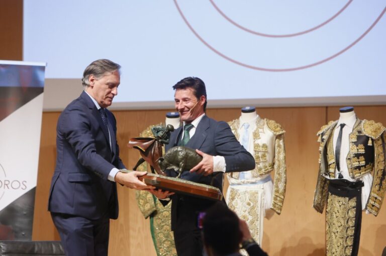Diego Urdiales reçoit le prix du meilleur travail de la Foire 2019
