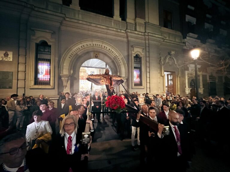 L'école Yiyo accompagne une année de plus le Christ des toreros dans les rues de Madrid