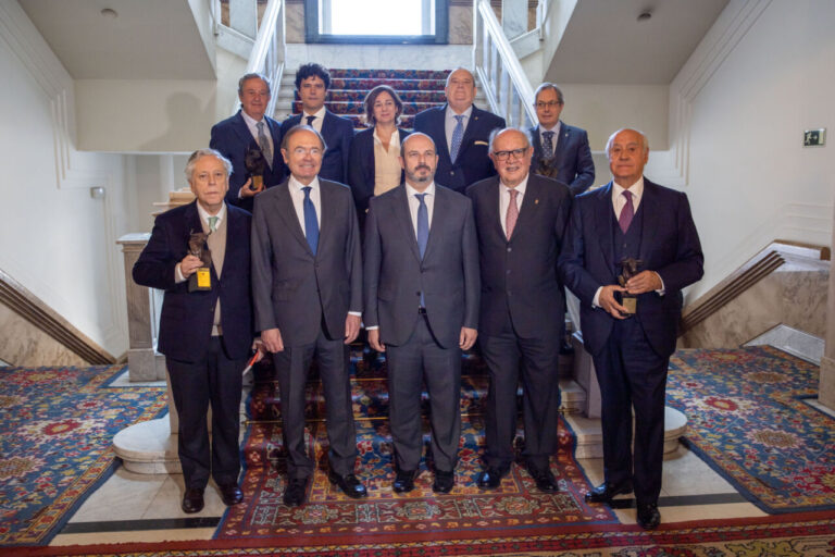 Le Sénat remet les XVIe Prix Annuels : Barquerito, Ramón Valencia, El Niño de la Capea, José Luis García Gonzalo et le Club Cocherito de Bilbao
