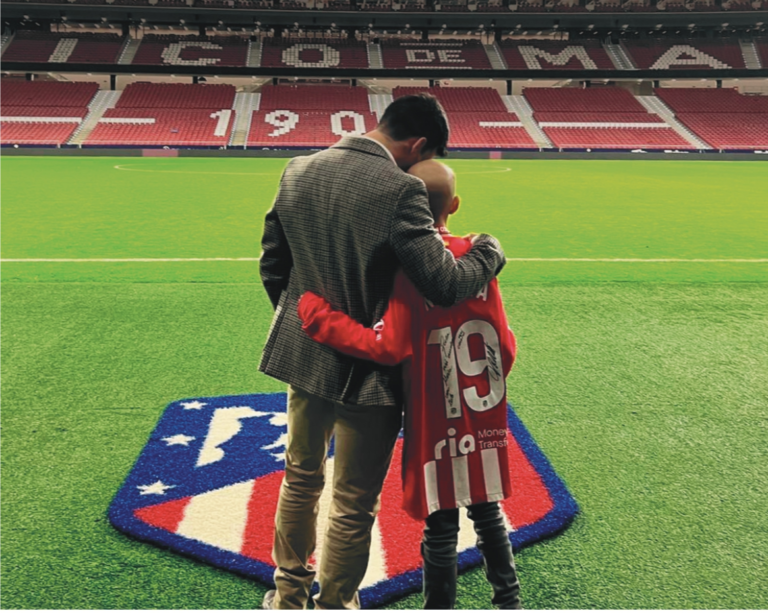 María's Smile, protagoniste du coup d'envoi du match de l'Atlético de Madrid contre Barcelone