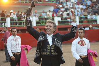 Pablo Hermoso de Mendoza coupe quatre oreilles et une queue à San Gabriel (Plus de célébrations)