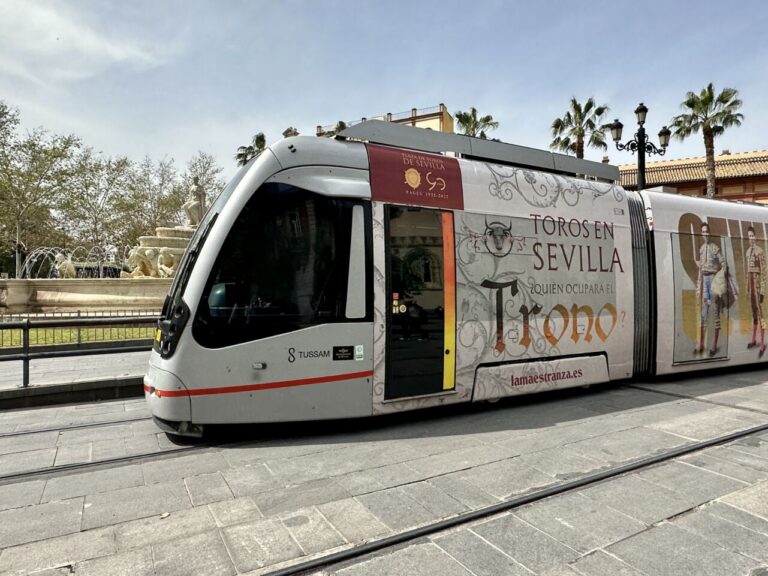 Un tramway taurin qui montre la lutte pour le trône de Séville