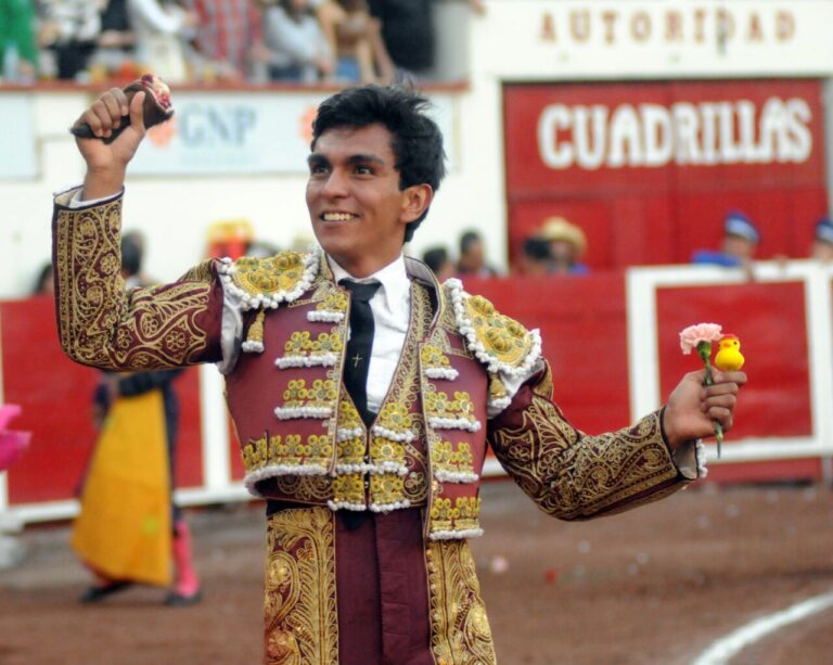 Une oreille et un 'entradón' ont soutenu la corrida de San Marcos