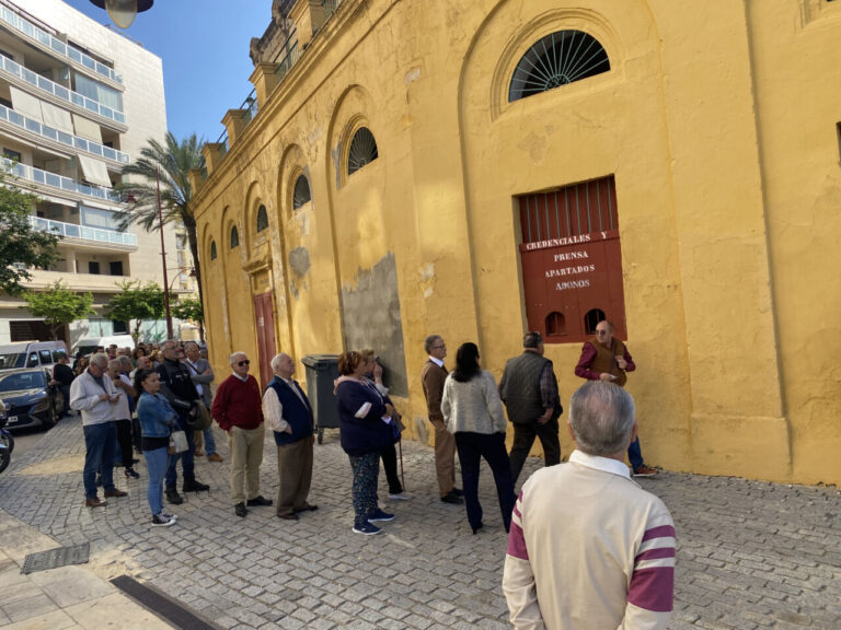 Bonne ambiance le premier jour de vente des billets à l'unité à Jerez