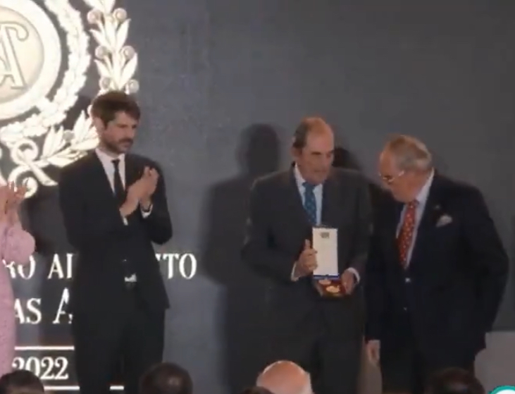 Eduardo et Antonio Miura reçoivent la Médaille d'Or des Beaux-Arts