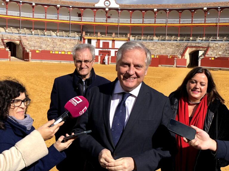 Francisco Cañizares, maire de Ciudad Real: « C'est un fait important pour la place et pour la ville, c'est pourquoi nous avons opté pour une enseigne d'une telle ampleur »