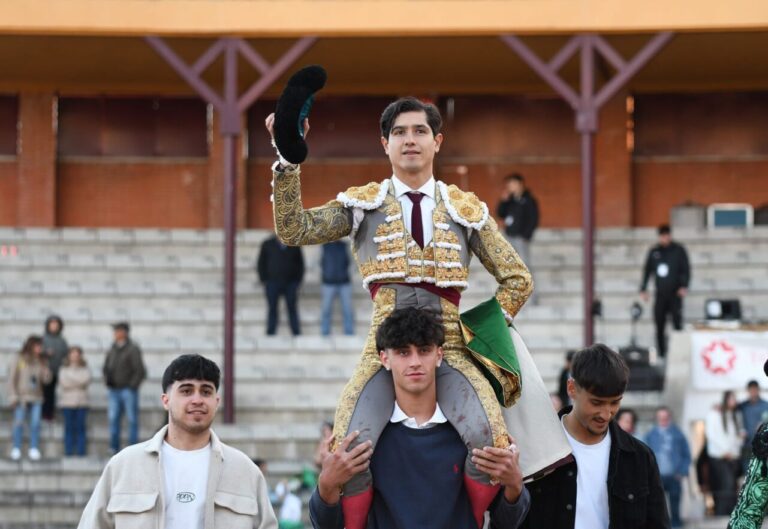 Frère de Valdefresno et Buenavista rivalisent de bravoure à San Martín de Valdeiglesias : Puerta Grande de Luis David Adame