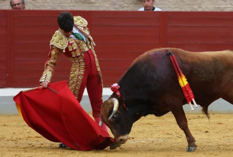 Jorge Hurtado se démarque lors de la première corrida de l'Alfarero de Plata 2024