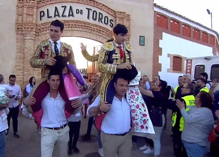 Aaron Infantes, Cristian González et Alejandro Quesada, sur les épaules à Castellar de Santiago (Plus de célébrations…)