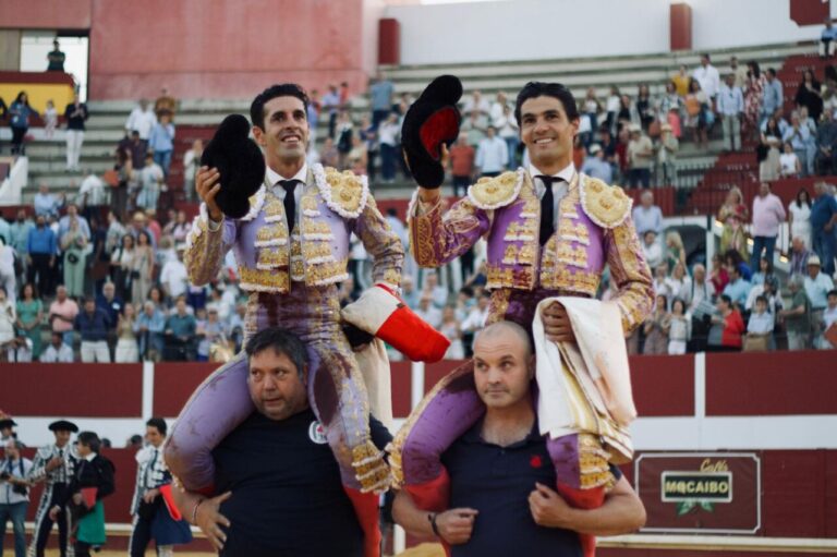 Alejandro Talavante et Pablo Aguado, sur les épaules dans l'alternative Curro Durán à Utrera