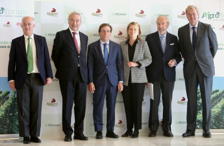 Le maire José Luis Martínez-Almeida inaugure l'Agroforum soulignant le soutien d'Alianza Rural au secteur rural
