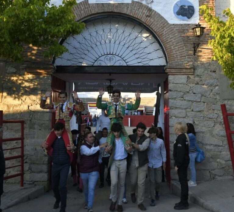 Promesses de notre terre : Pardon de Pedro Rufo à Sonseca, sur les épaules de Rafael de la Cueva