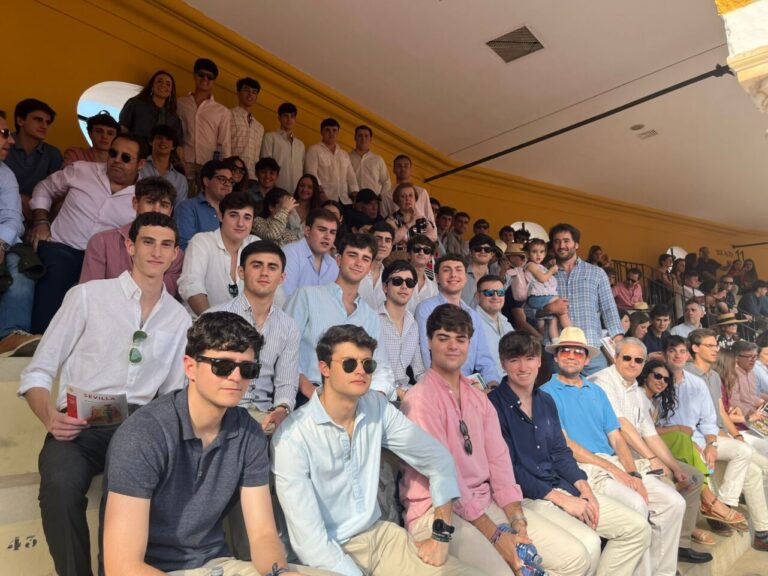 Rafael Torres et Fernández Pineda accompagnent les étudiants invités par Pagés aux premières corridas d'engrais