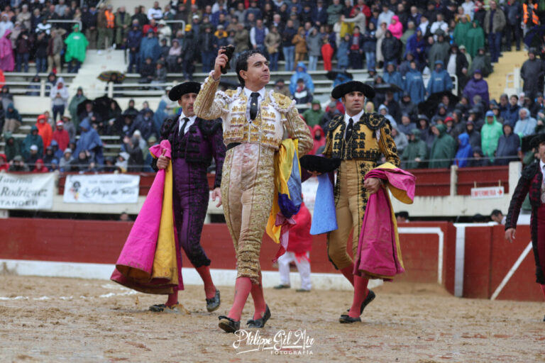 Vic : Courage et tauromachie de Juan de Castilla et Sánchez Vara, dans un intéressant concours couru à travers l'eau