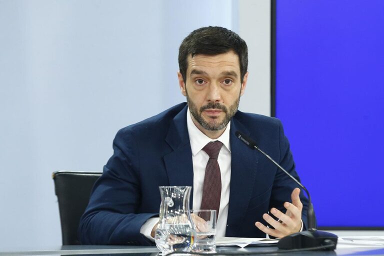 Bustinduy, ministre des Droits sociaux, de la Consommation et de l'Agenda 2030, à propos de la foule à San Isidro : « Cela ne se reflète pas dans les statistiques de fréquentation de ces spectacles, ni dans le nombre ni dans l'audience.  C'est de la torture