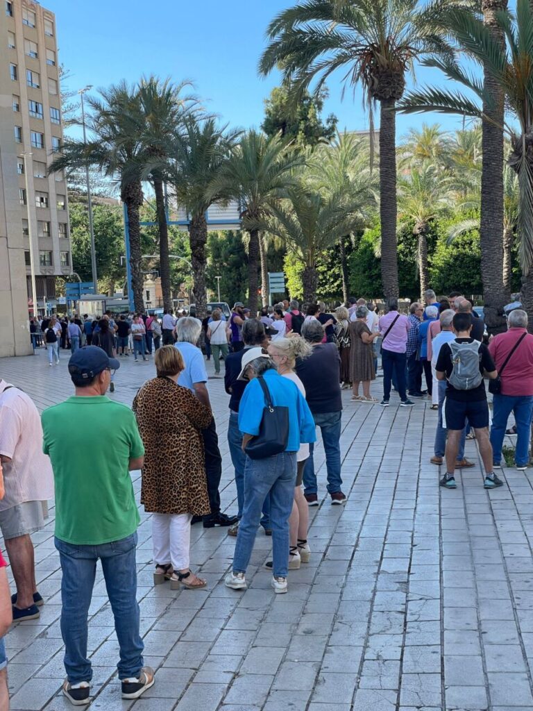 De grandes attentes au début de la vente des billets à l'unité à la billetterie des arènes d'Alicante