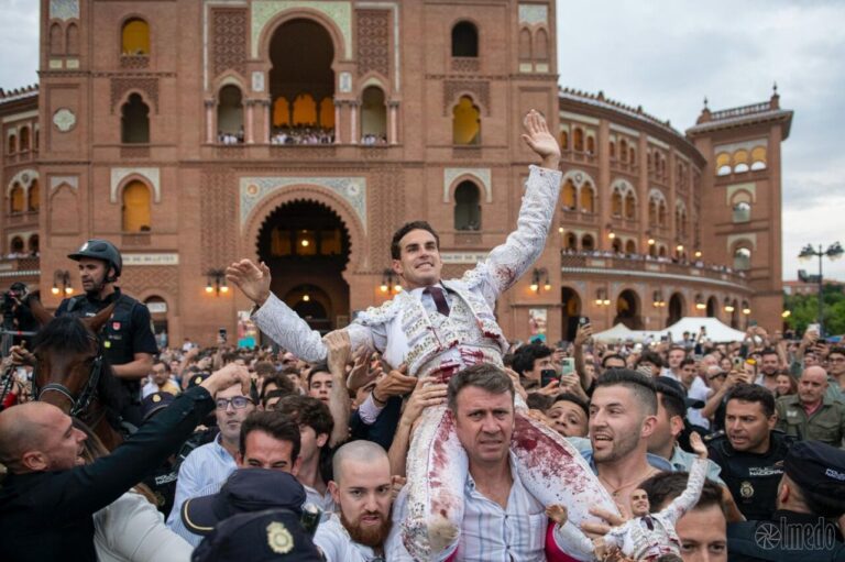 Fernando Adrián: Trois grandes portes à Madrid sans Eco à Séville