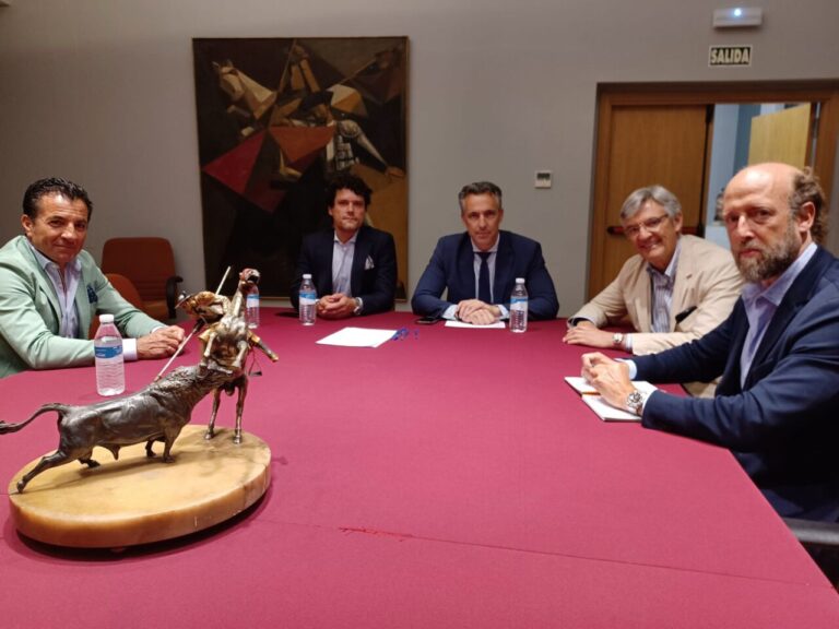 La Communauté de Madrid rencontre la Fondation Toro de Lidia pour aborder l'attribution du Prix National taurin