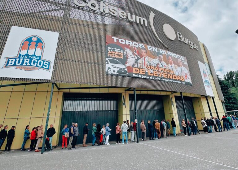 Longues files d'attente pour la Foire de Burgos