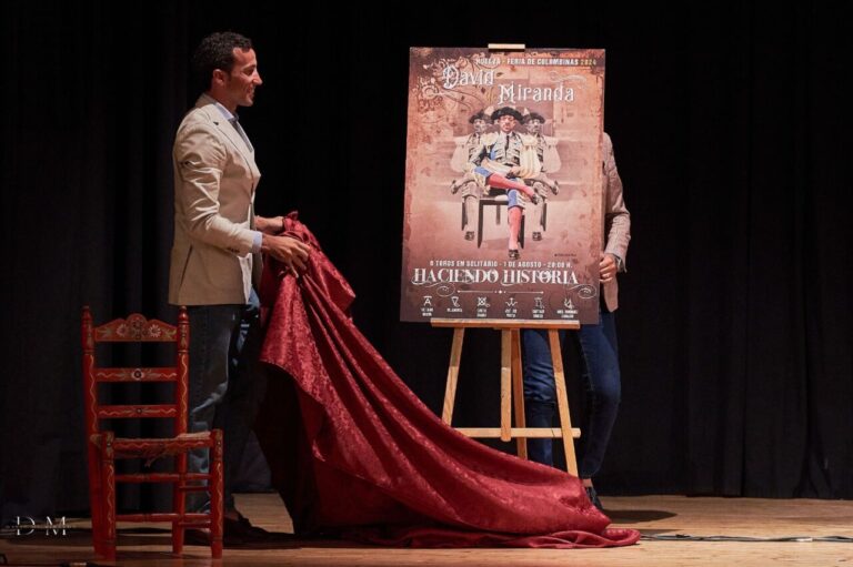 David de Miranda présente l'affiche de son historique Colombinas encerrona à Trigueros