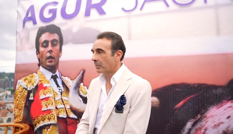 Enrique Ponce : Réflexions d'un personnage d'époque