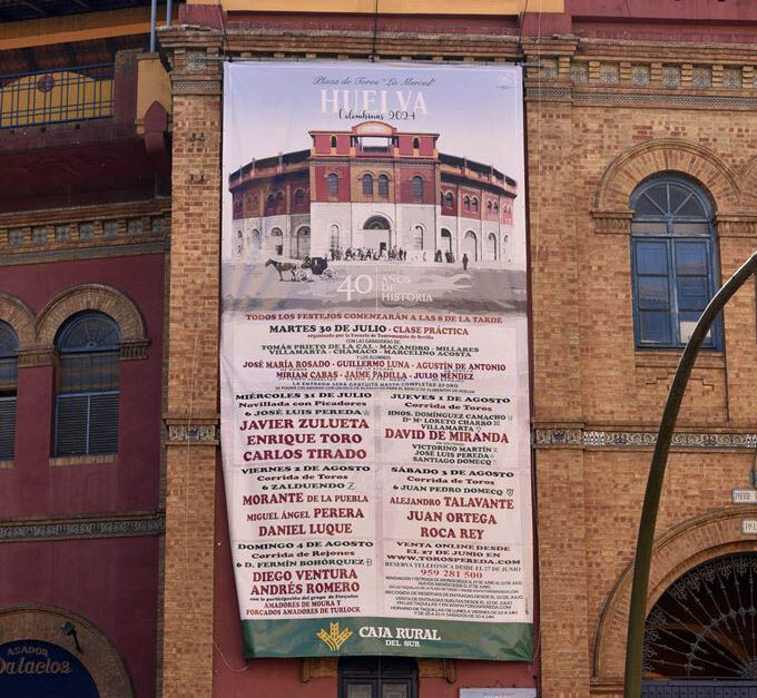 Les arènes de La Merced exposent une toile géante avec sa foire taurine