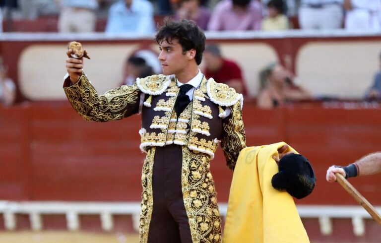 Manuel Román, oreille dans la salle (Direct: Puerto de Santa María)