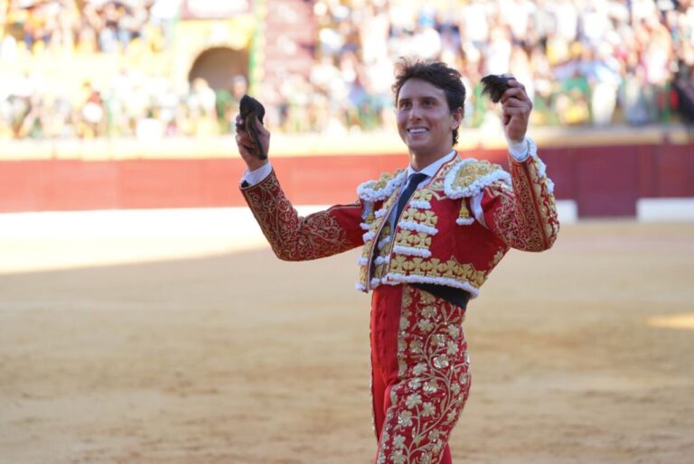 Oreille pour Roca Rey dans le cinquième (Direct: La Línea de la Concepción)