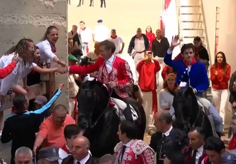 Une Puerta Grande historique à cheval : la première et la dernière photo du père et du fils à Pampelune