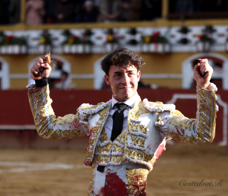 Alejandro Chicarro, le visage ; Víctor Hernández, la croix, à Sacedón