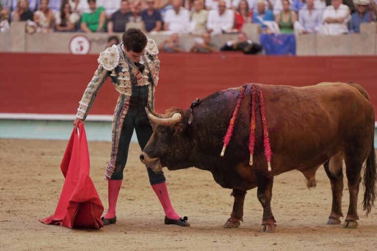 Disposition de Luque avec le cinquième chômeur ; Tomás Rufo déçoit le troisième de l'après-midi (Direct : Pontevedra)