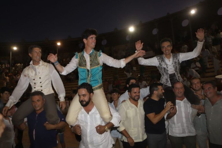 El Cid, Manuel Escribano et Esaú Fernández, super après-midi avec 'miuras' à Sanlúcar de Barrameda