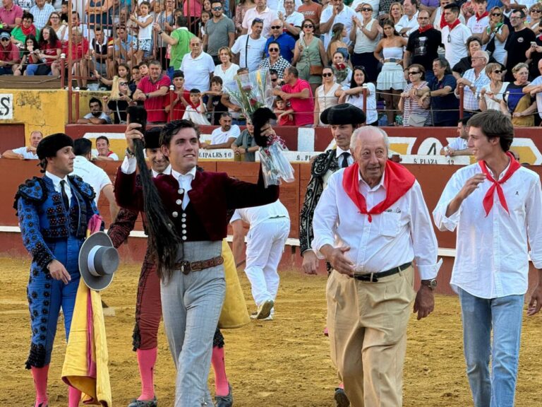 Grand triomphe pour Guillermo Hermoso qui coupe une queue dès le troisième, récompensé par le retour (Direct : Cuéllar)