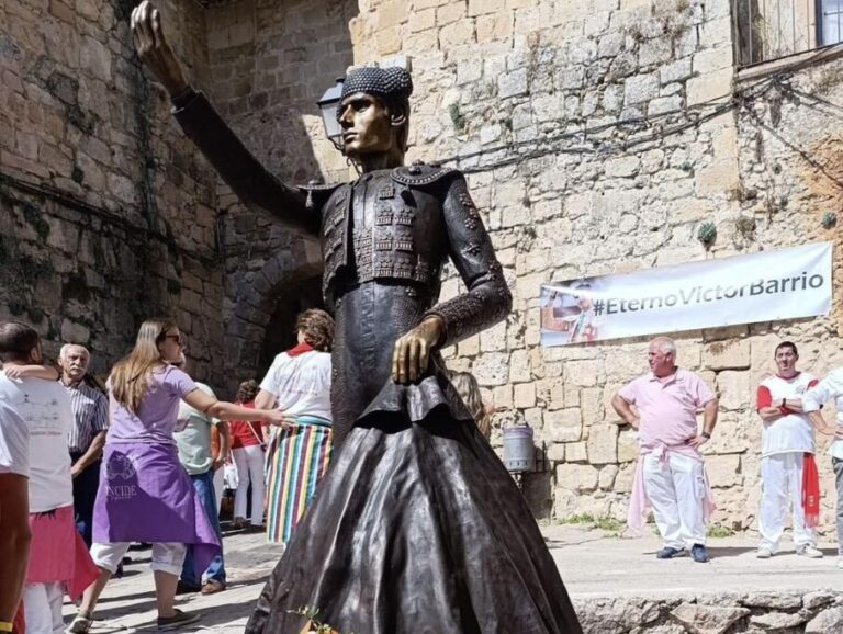 La statue hommage à Víctor Barrio inaugurée à Sepúlveda