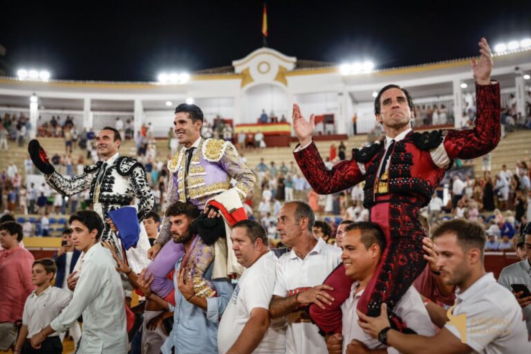 Marbella vit une nuit de joie et de fête à la lumière des lampes