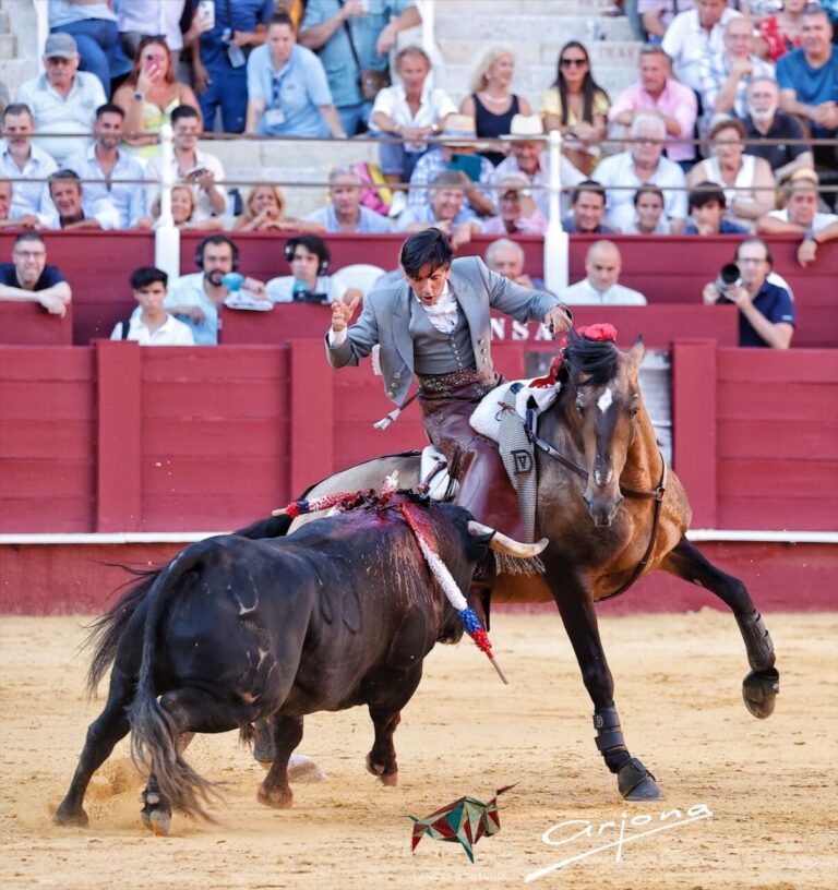 Oreille pour Ferrer Martín dans le troisième; Diego Ventura fait des ennuis pour le deuxième, deux oreilles avec une demande de queue (Direct : Málaga)