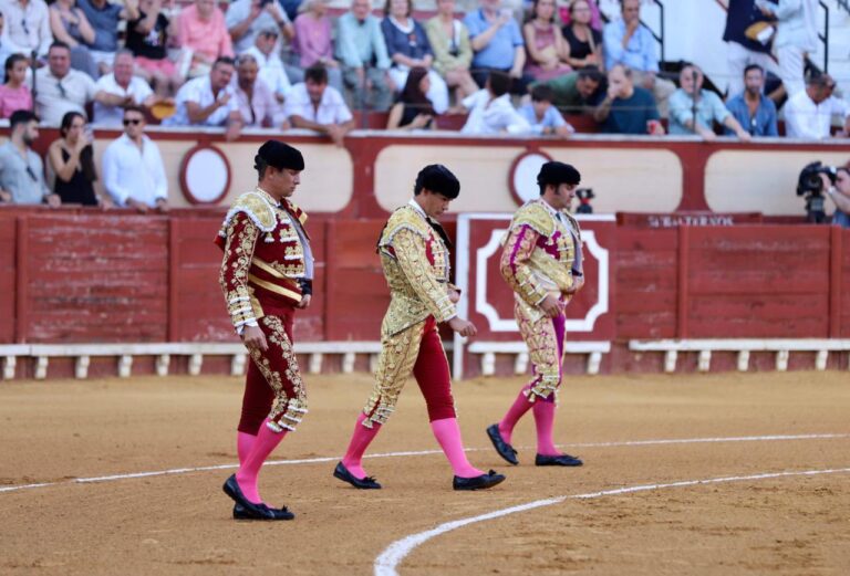 Pablo Aguado remporte le troisième et se coupe une oreille (Direct : El Puerto de Santa María)