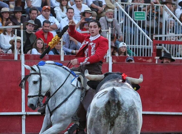 Tarik Othón dirige les jeunes de San Miguel el Alto