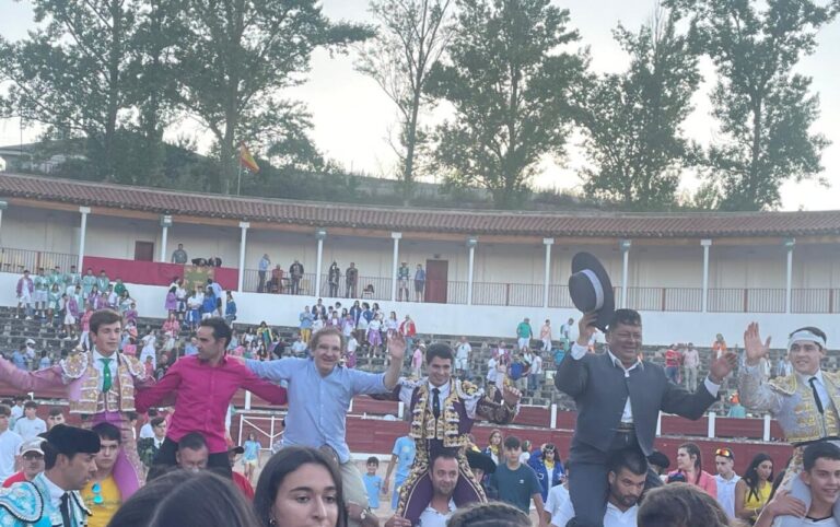 Ximelis, Jarocho et Javier Zulueta, tous sur les épaules dans une grande corrida d'Antonio Bañuelos à Briviesca