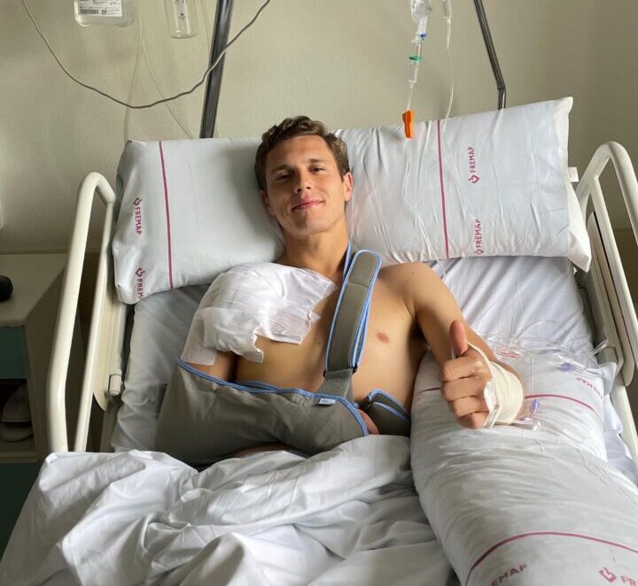 Adriano, opéré avec succès de l'épaule droite
