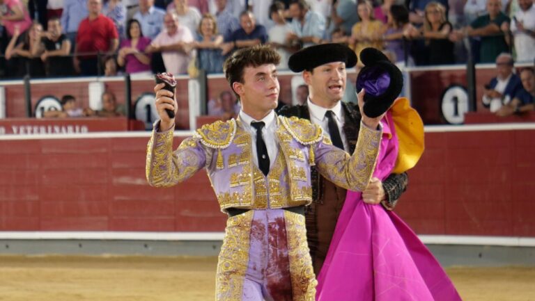 Alejandro Chicarro, doublé de première classe