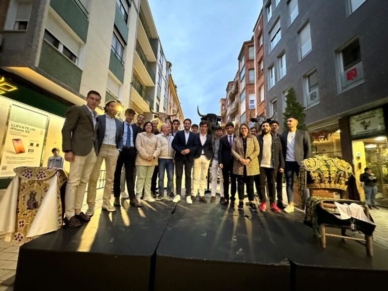 Arnedo présente El Mene, avec ses compagnons de son Soulier d'Or XLIX à Arnedo