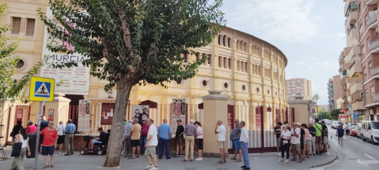 Grande attente et files d'attente le premier jour de vente des billets pour la Foire de Murcie