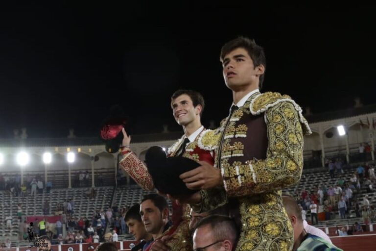 Navalón triomphe dans ses adieux en tant que torero et part par la Puerta Grande avec Caballero à Albacete