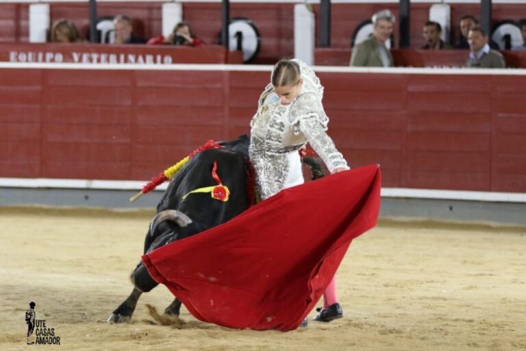 Olga Casado impressionne lors d'une corrida triomphale à Albacete